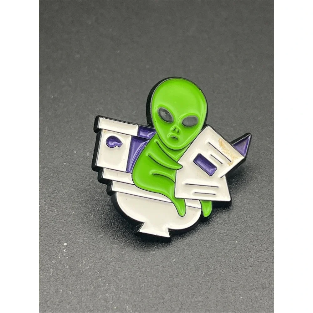 Alien Sitting On Toilet Reading Newspaper Funny‎ Novelty Lapel Hat Pin